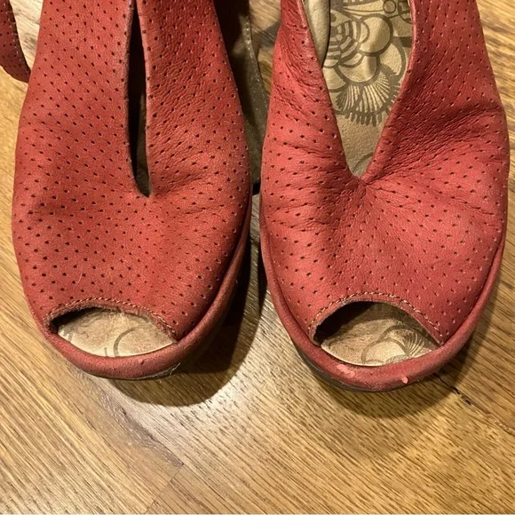 FLY London Red Yala Perforated Peep toe Wedge Shoes - 38 Velcro - Picture 7 of 11